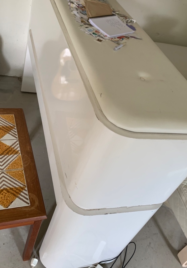 Afhent møbler, træ, højtalere og køre tagplader på lodser. Alt er på foto