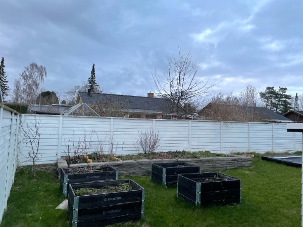 Fjernelse og udsmidning af havefliser og jord