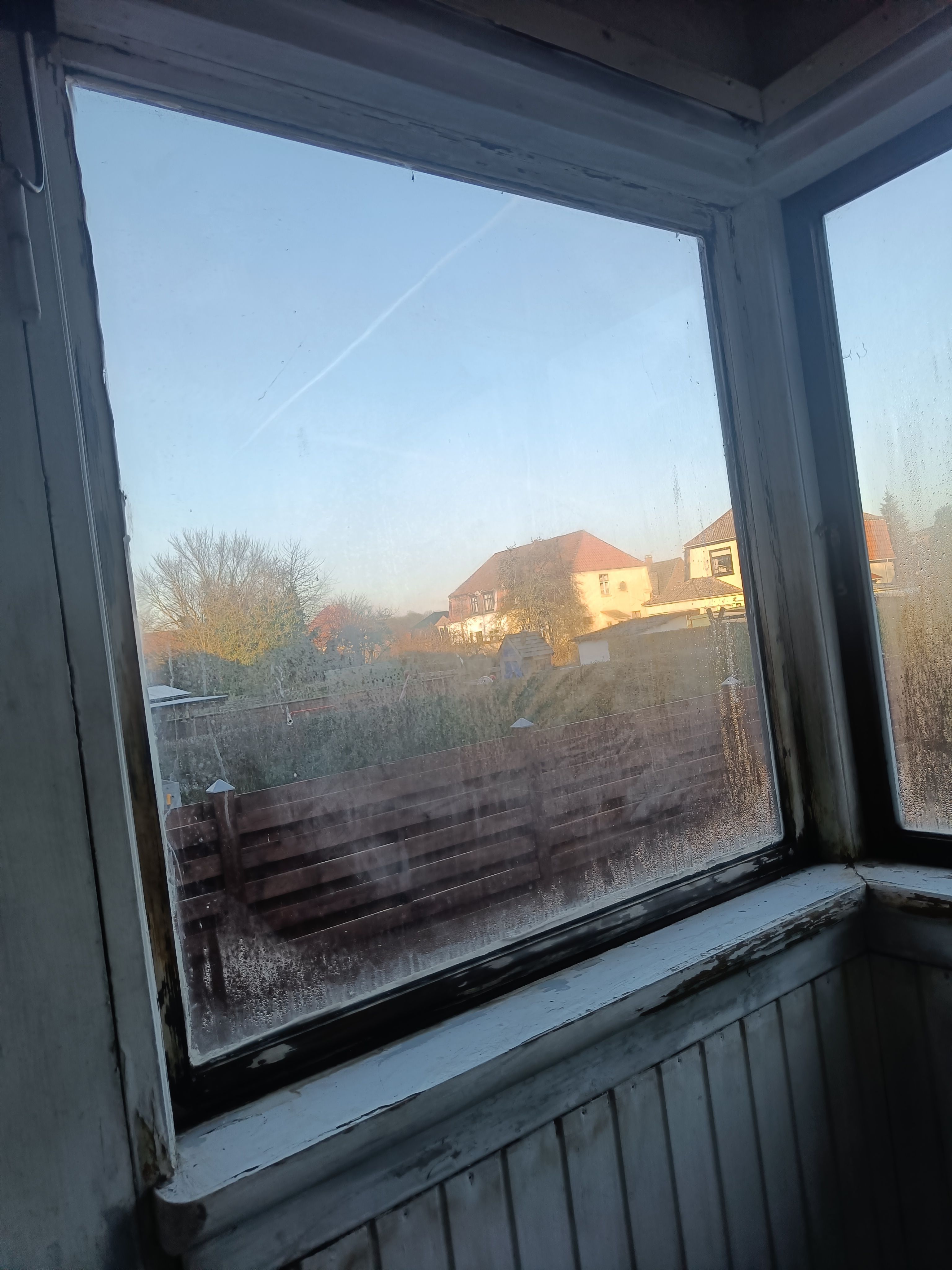 Skiftet vindueskarme samt skiftet 2 vinduer