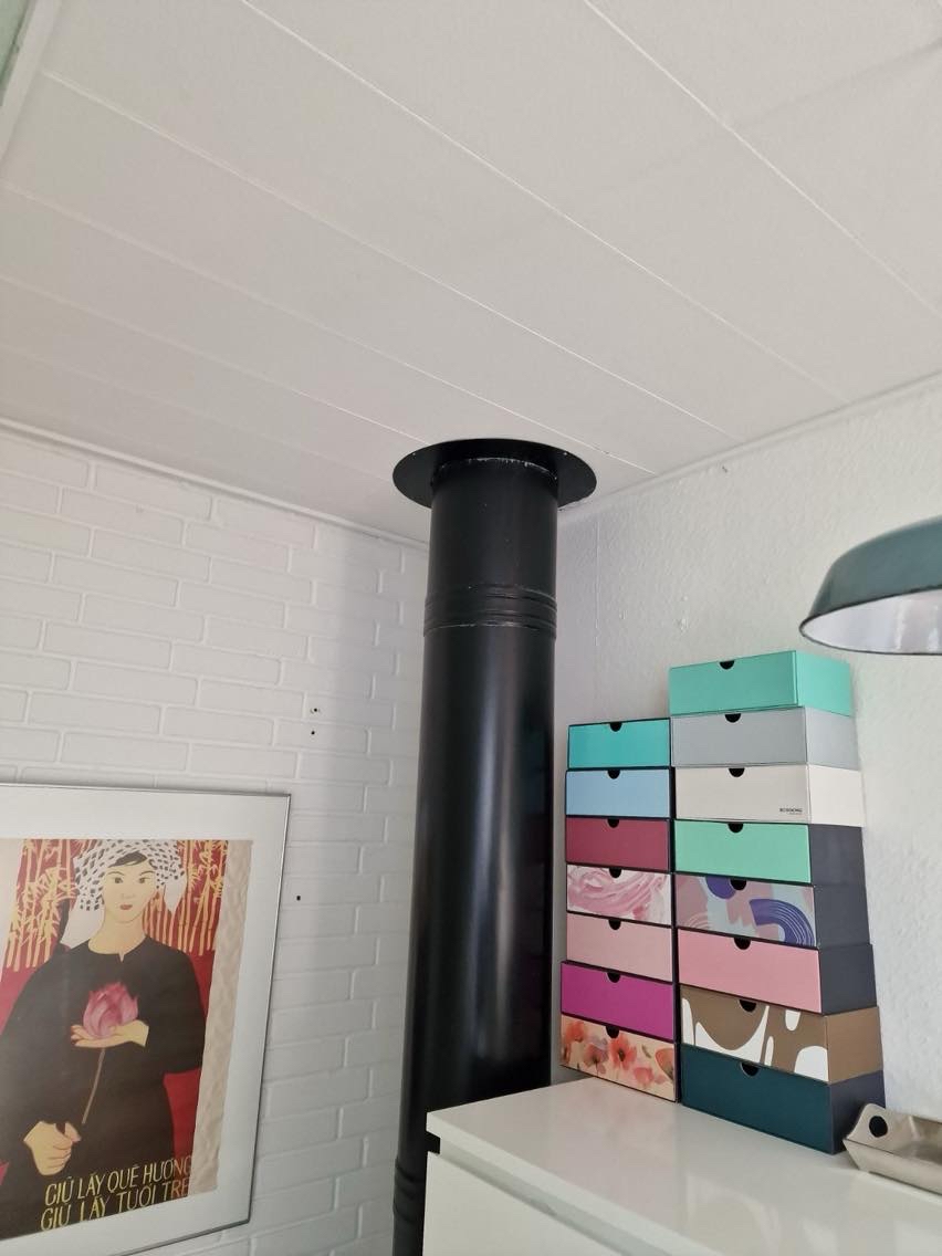 Fjernelse af brændeovn og lapning af hul i loft mellem stue og 1 sal samt 1.sal og loft