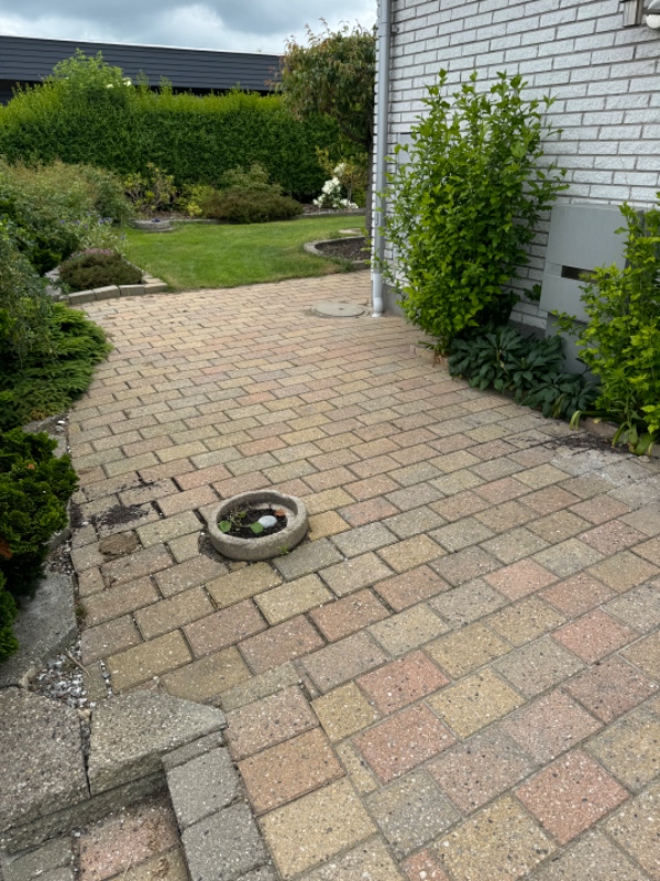 Udgravning til trampolin og træer