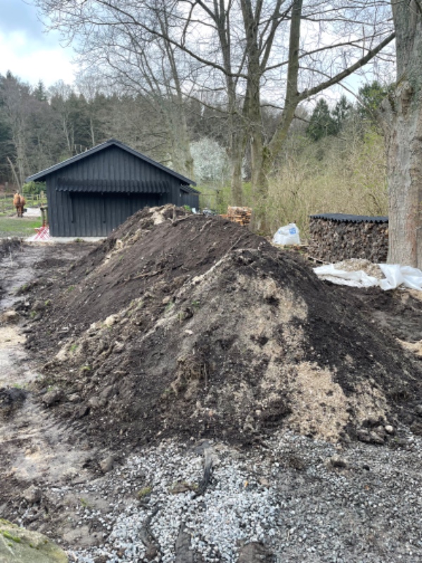 Gravning og bortkørsel af havemuld