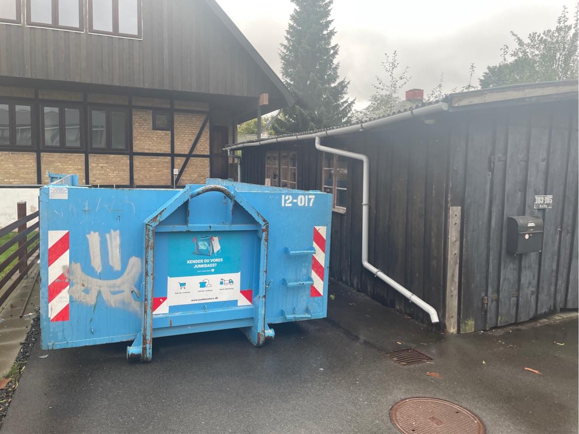 Nedrive og bortskaffe træ-garage