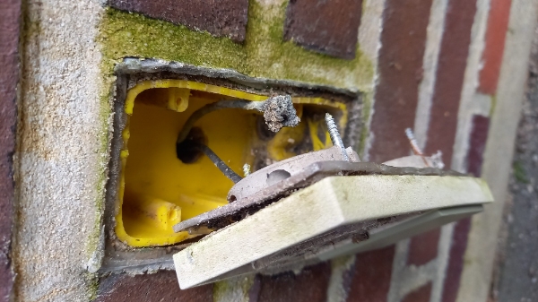 Udskiftning af udendørs kontakt