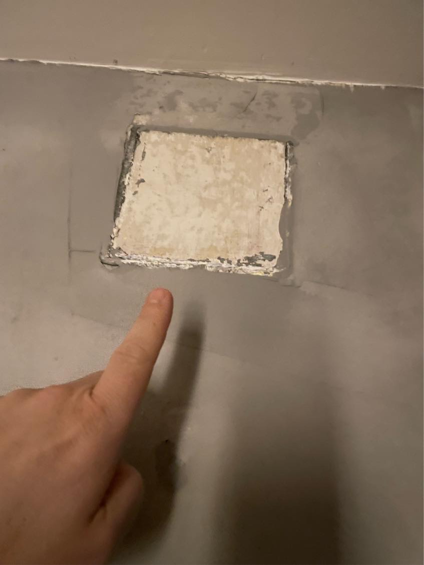 Lukke to gammle aftrækskanaler med små gipsplader