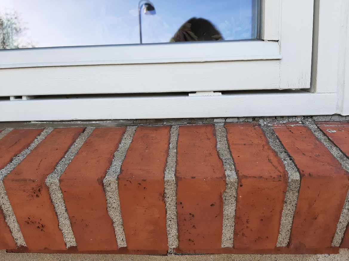 Udskiftning af vinduesbånd og reparation ved dører