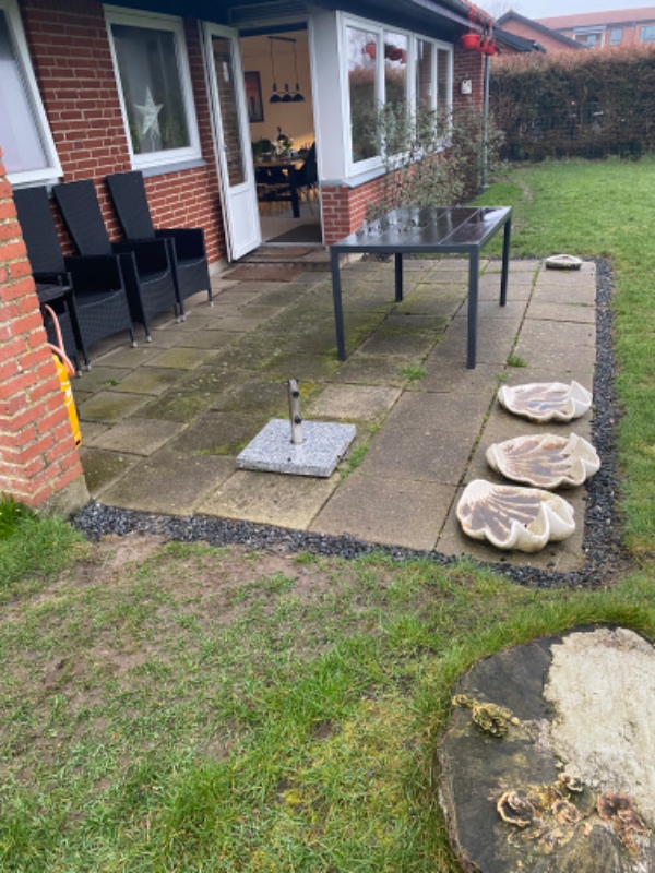 Fjerne gamle terrasse fliser 20 kvm og ligge nye på