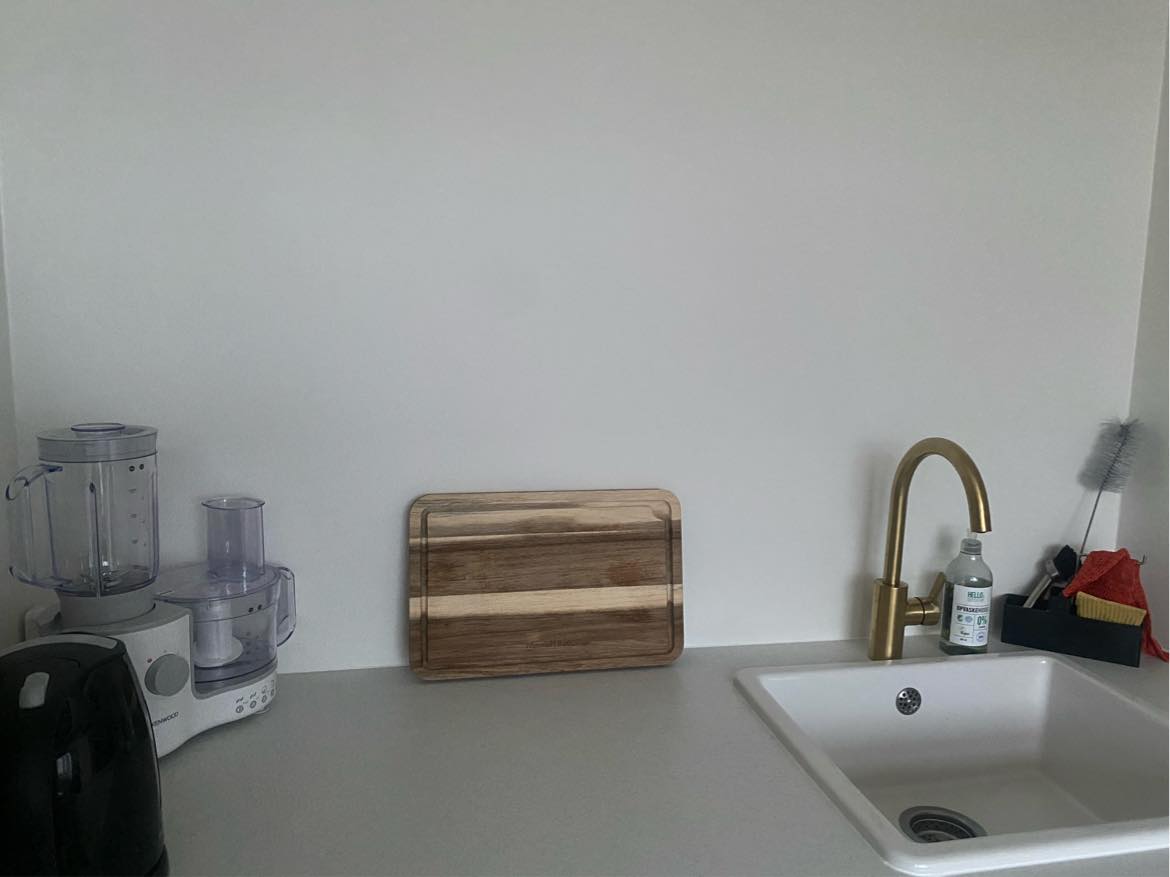 Opsætning af 5 vægplader i køkkenet