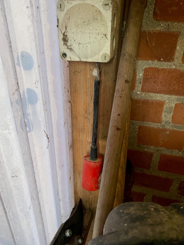 fix belægning tag og fjerne et skur