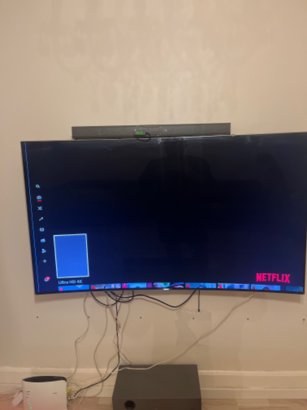 Skal ha sæt mit TV højere op og samlet et TV reol og sættes op