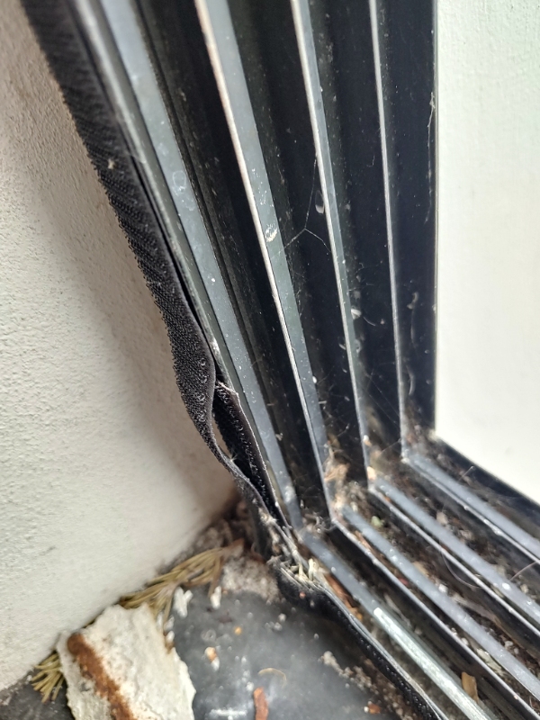 Skiftet tætningslister og fejelister på skudevinduer