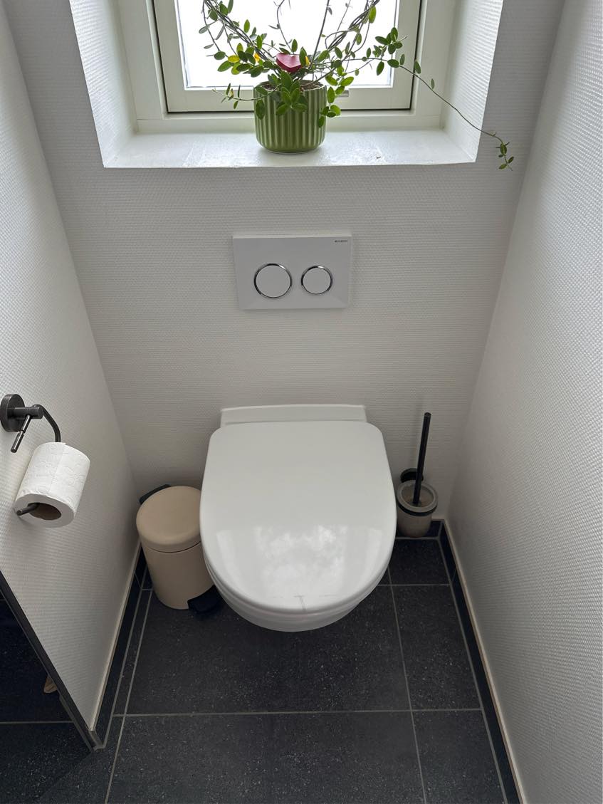 Væghængt toilet løber