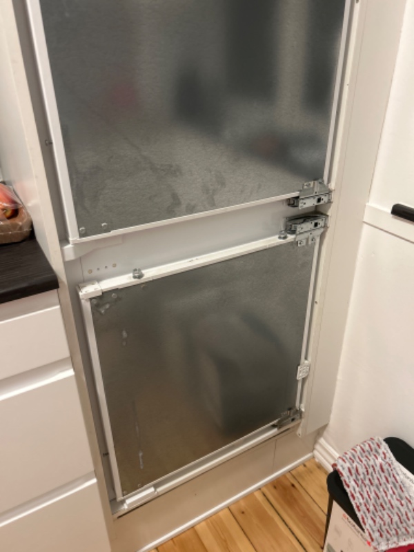 Afmonteret og bortskaffelse af et Siemens køleskab ca 180 cm