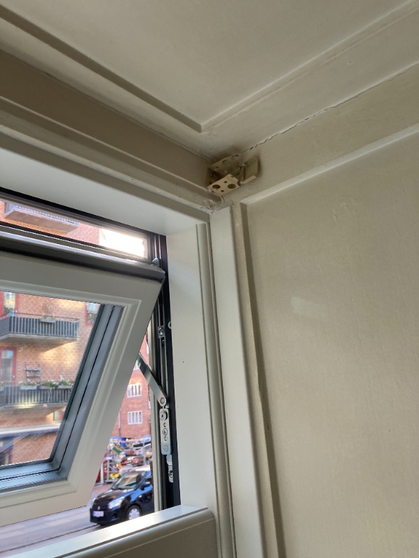 Sætte persienner op..