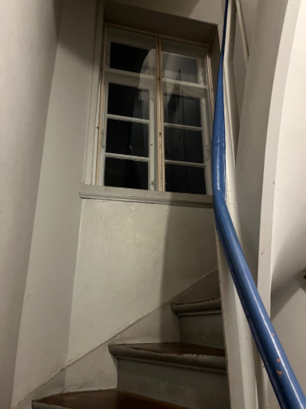 Flytte kasser fra 2. sal til loftsrum