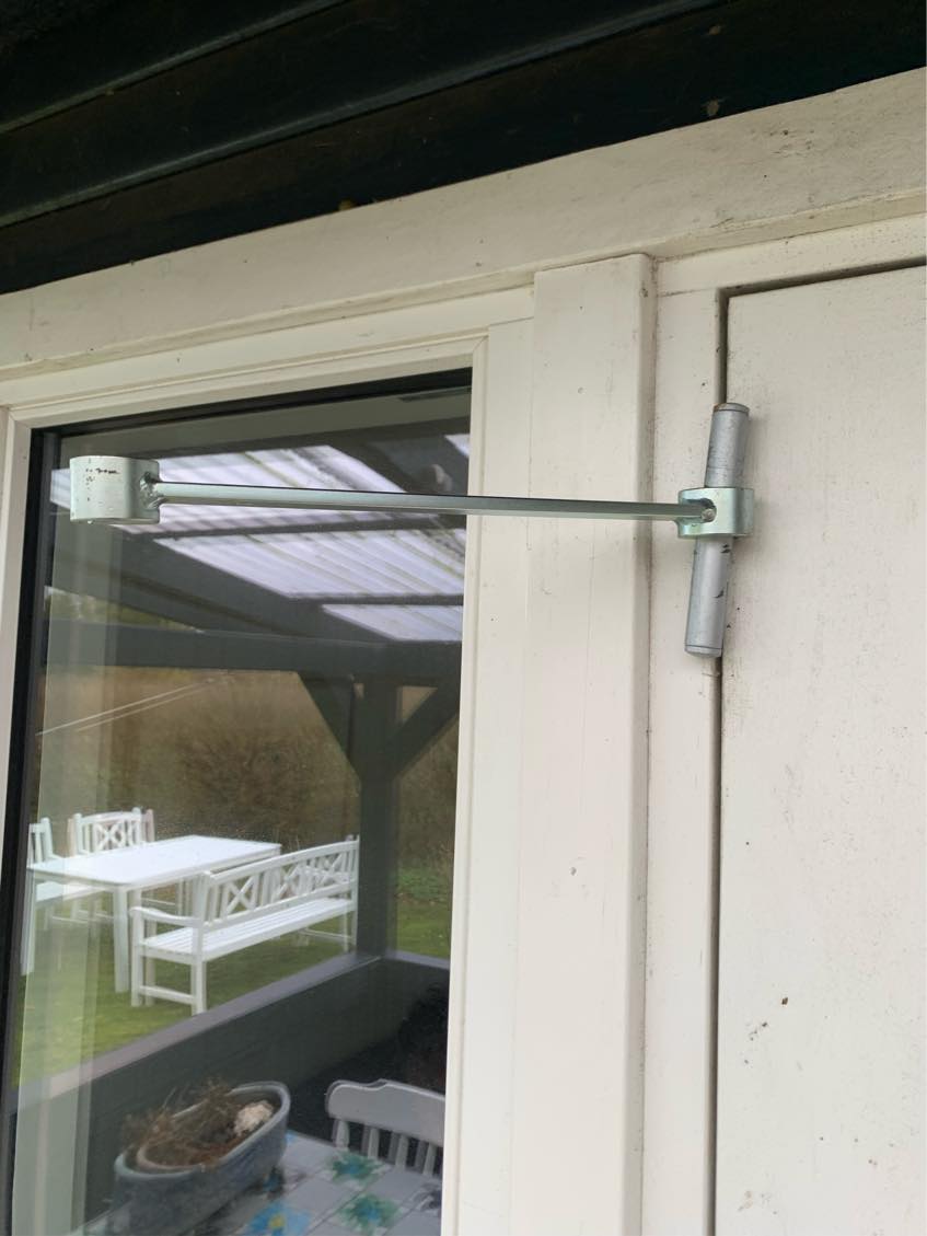 Ordne skydere i terrassedør, som ikke vilfolde helt ind, ,når man trykker håndtaget i bund