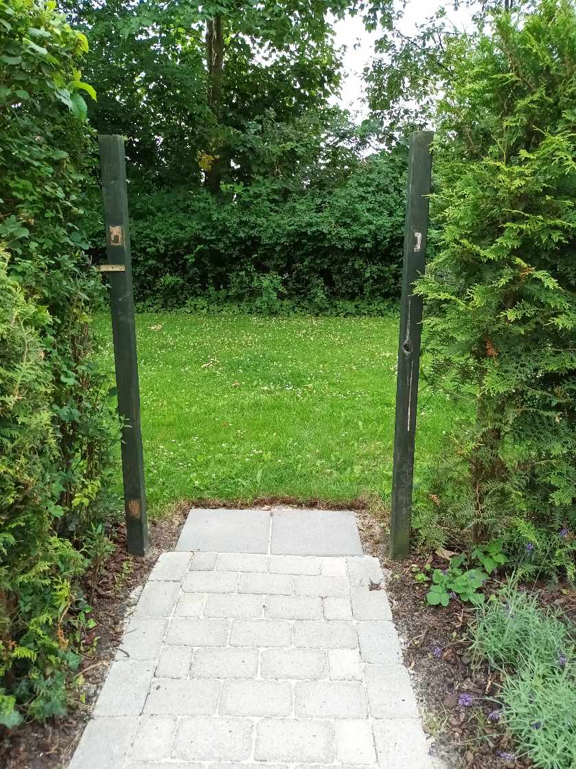 Montering af havelåge