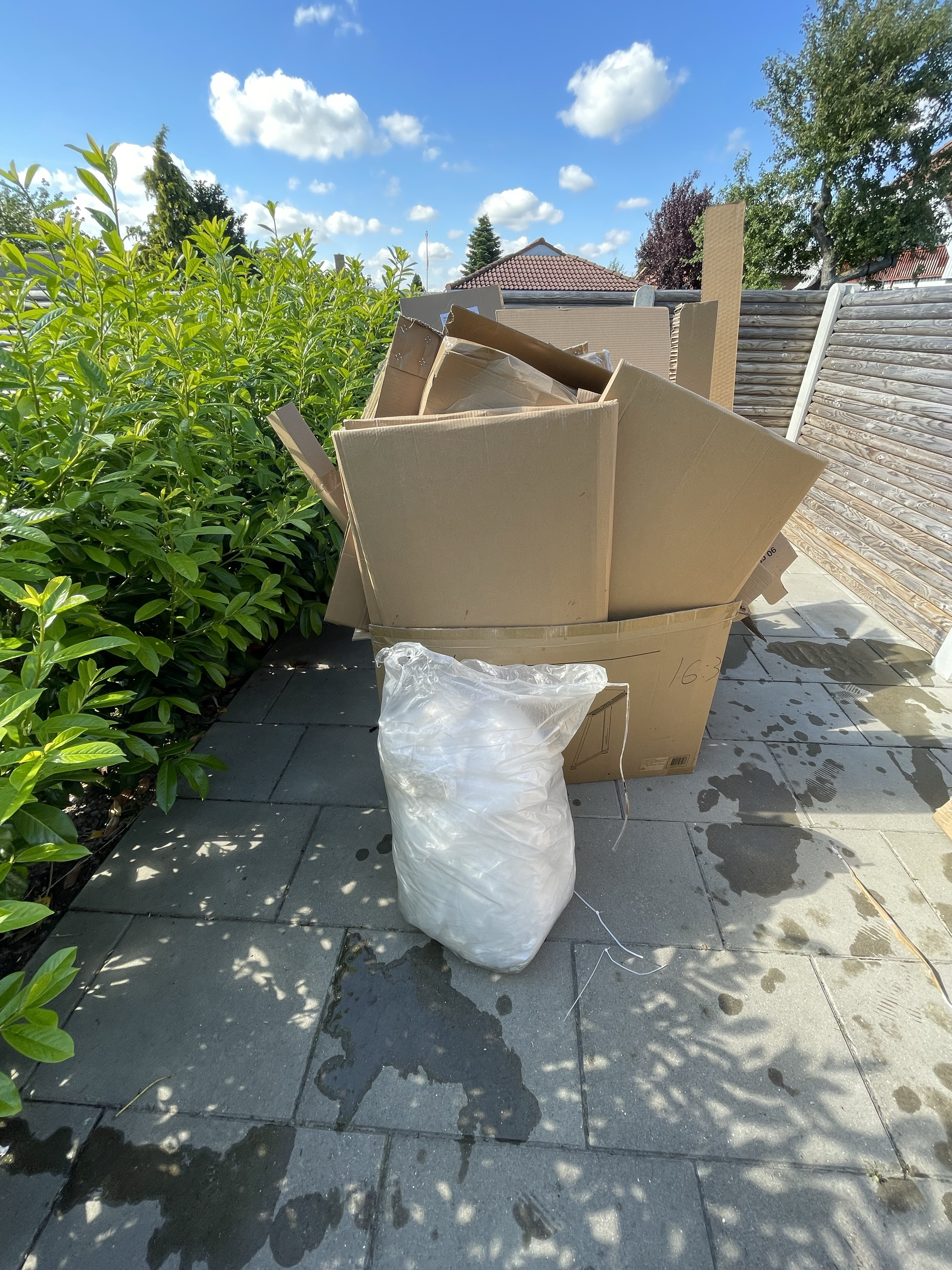 Bortkørsel af pap og plastik