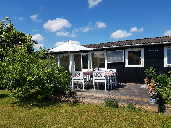 Udskiftet vinduer på kolonihavehus samt boret huller til skyggesejl