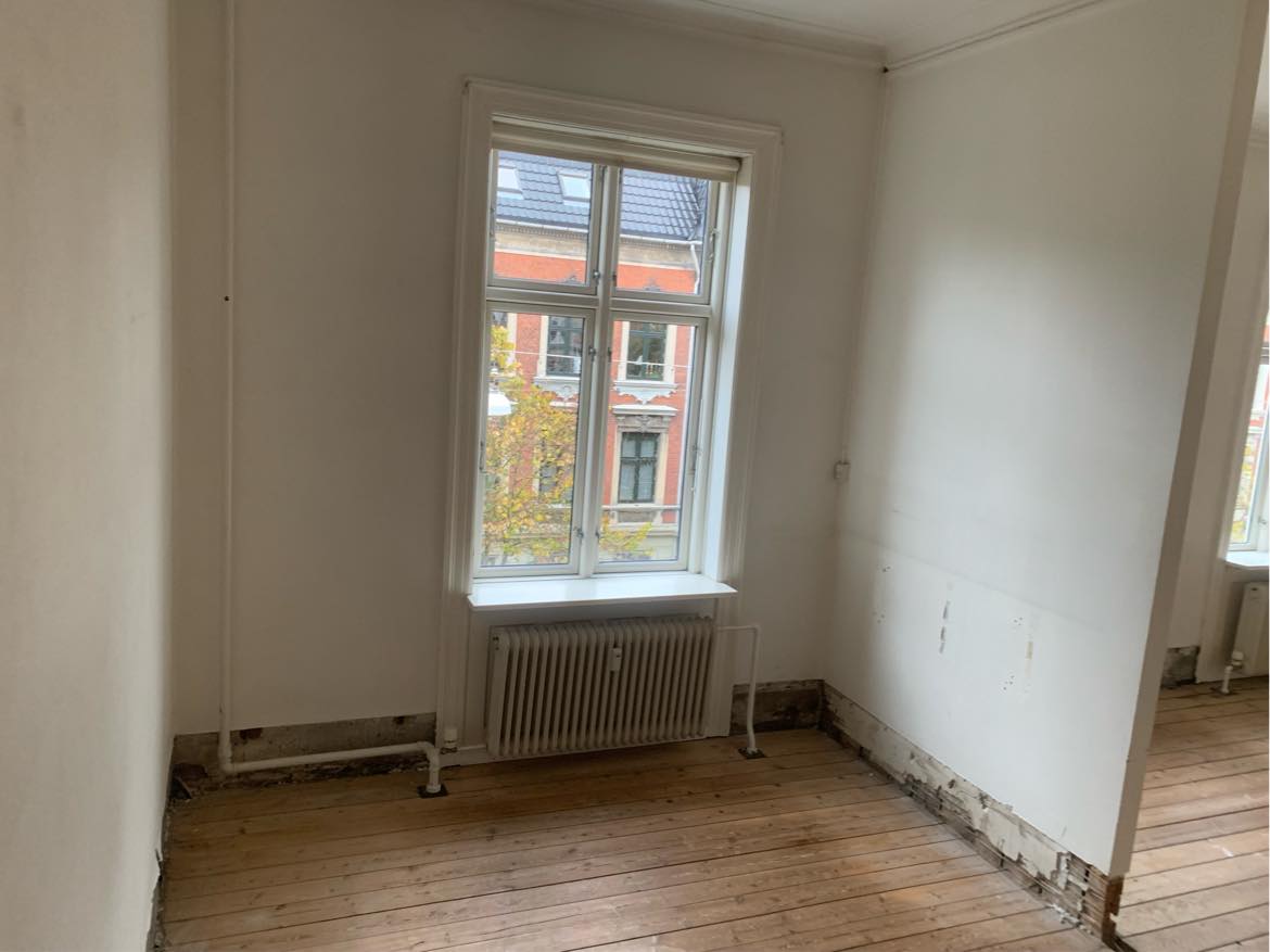 Fuld spartling af vægge samt loft