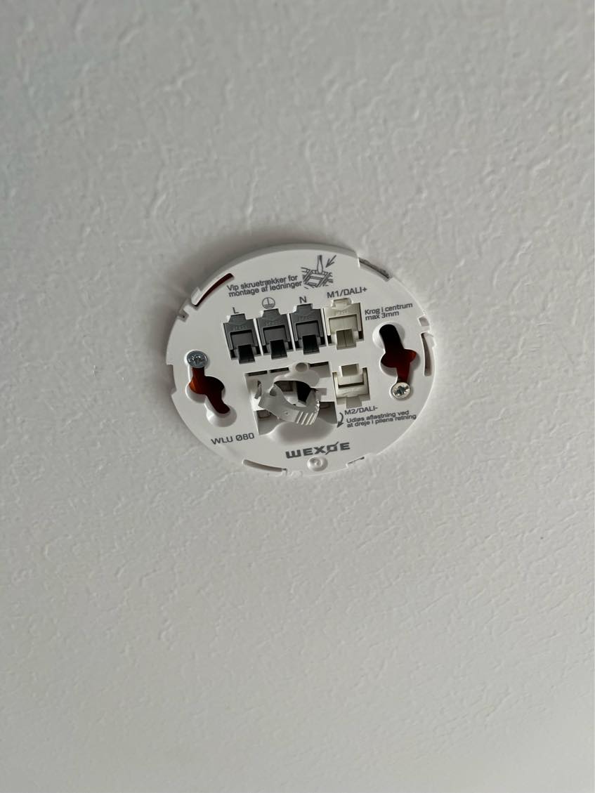 Ophængning af lampe