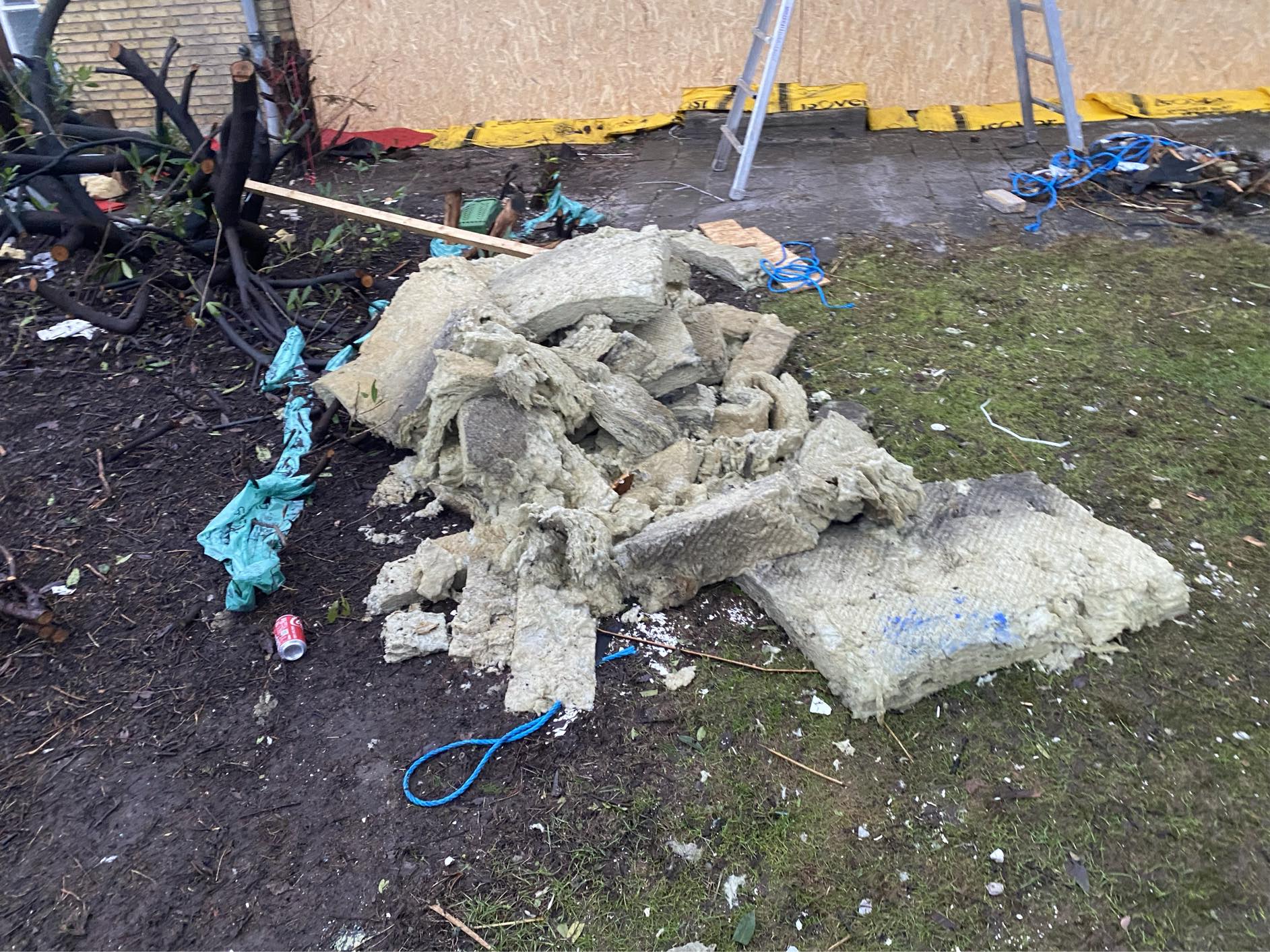 Oprydning og bortkørsel af affald