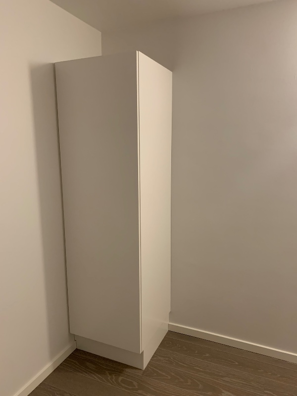 Flytning af to skabe (køkkenskabe) fra to rum til et andet