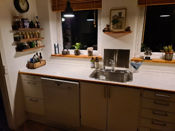 Skift af køkkenbordplade køkken og bryggers.