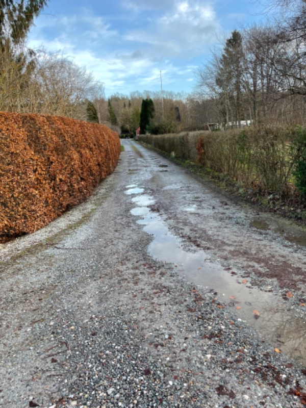 Huller på grusvej skal dækkes