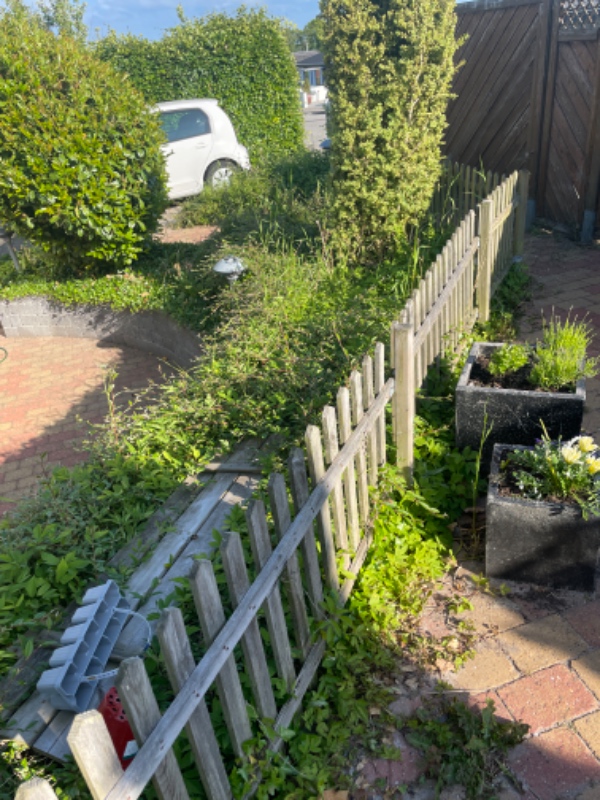 Rydning af bed med minigraver/rendegraver