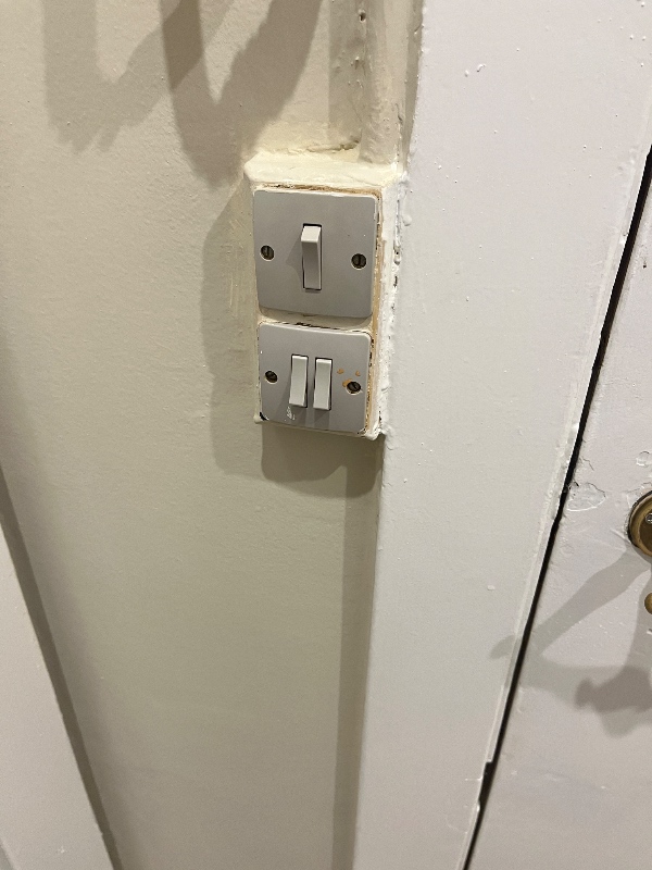 Udskiftning af stikkontakter og montering af lamper