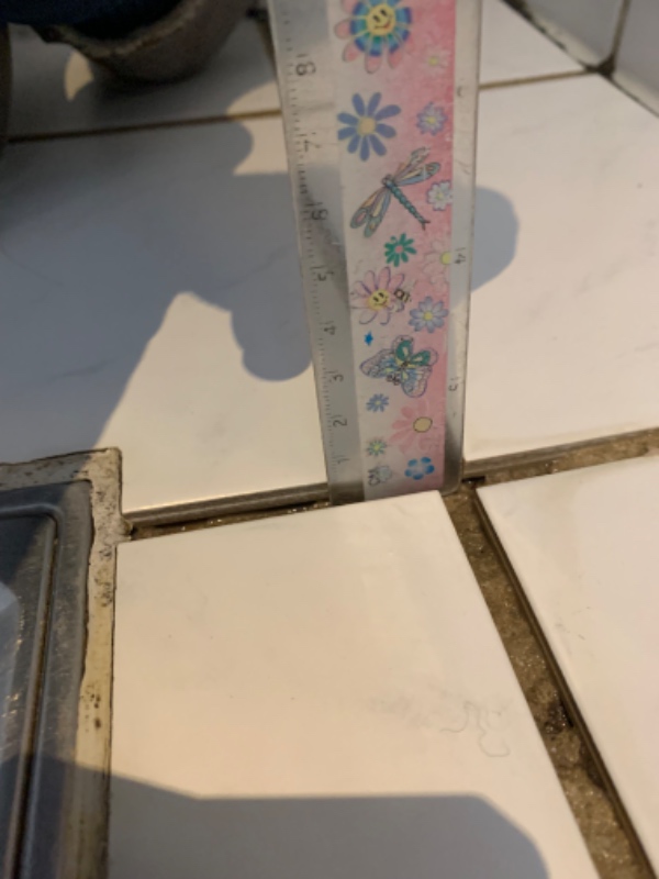 Brusekabine udskiftning af gummi fuger 2 x 2,20 + 2 x1,05 +0,9 og rep af hårde fuger i gulv