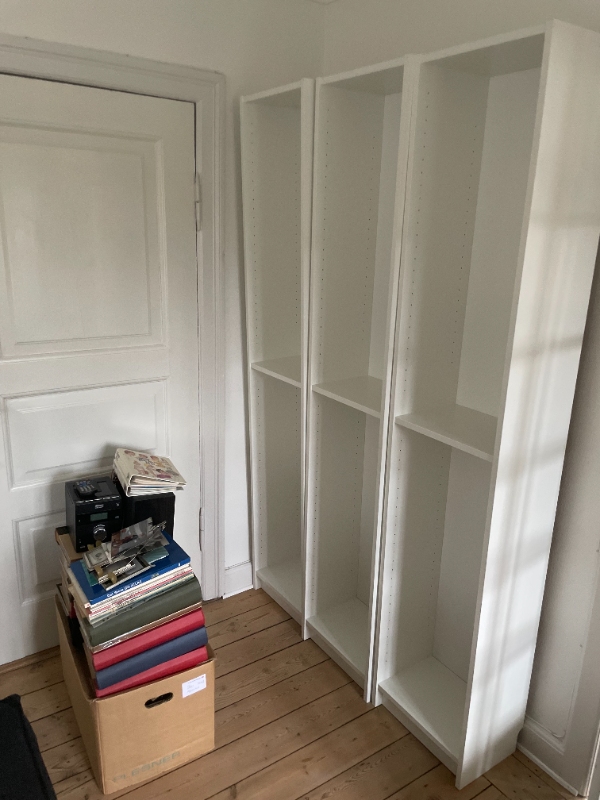 Hjælp til at få sat en Ikea reol ordentlig op (den er samlet)