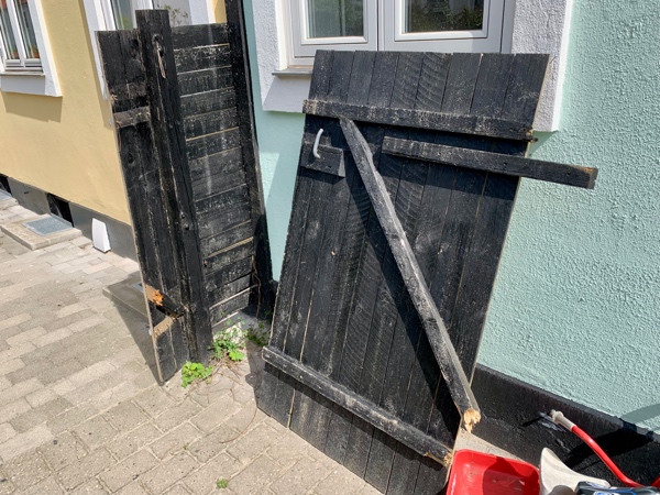 Reperation af havelåge