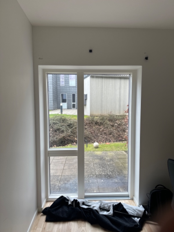 Curtain pole and light installation