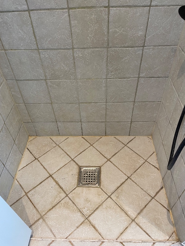 Reparation af fuger i bruser