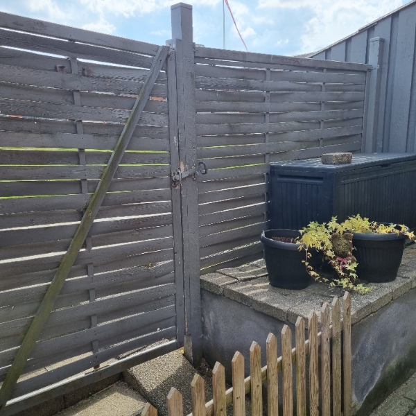 Låge +hegn opsættes lidt over 3 meter