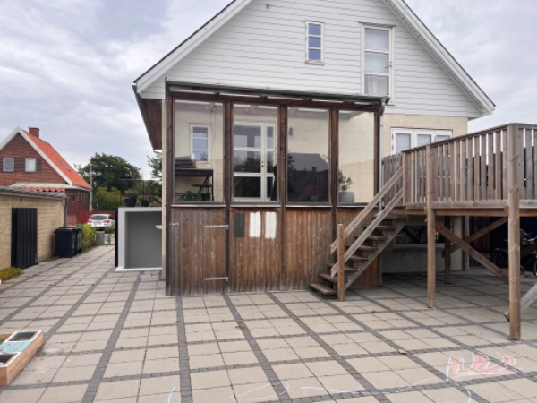 Nedrivning og bortskaffelse af terrasse