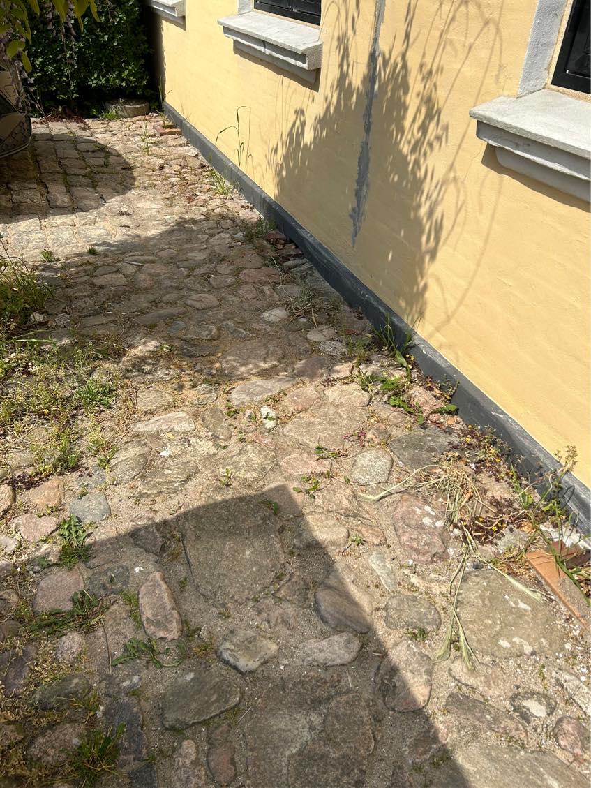 Havearbejde i forhave/indkørsel