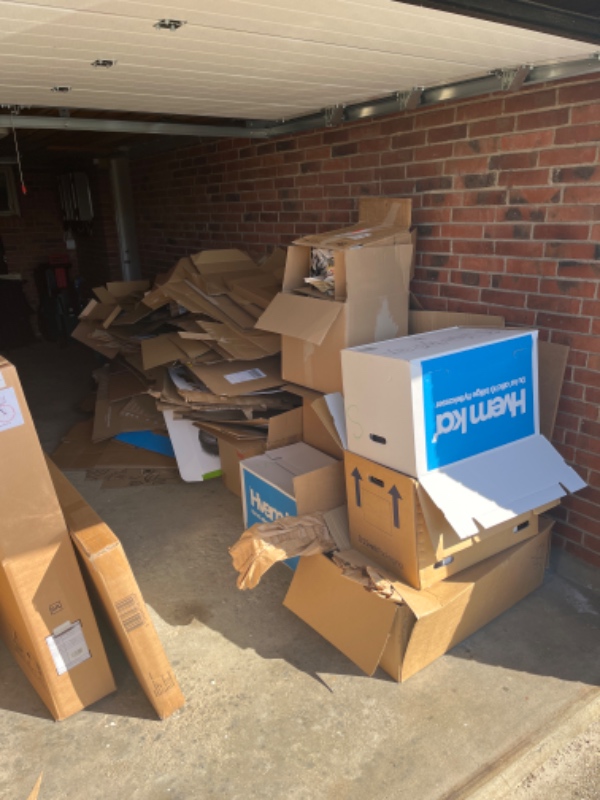 Pap afhentes og køres på genbrugsplads