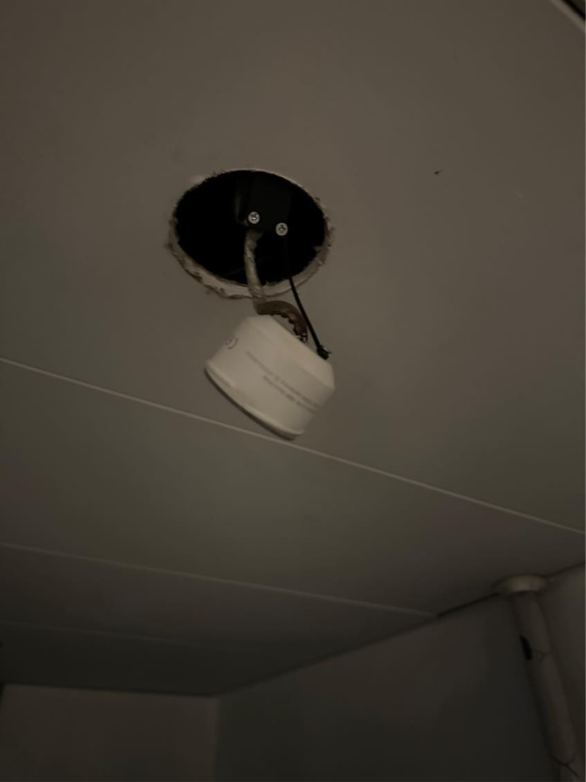 Udskiftning af spots på badeværelse samt ophængning af lamper