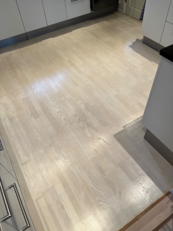 Lagt vinylgulv i køkken