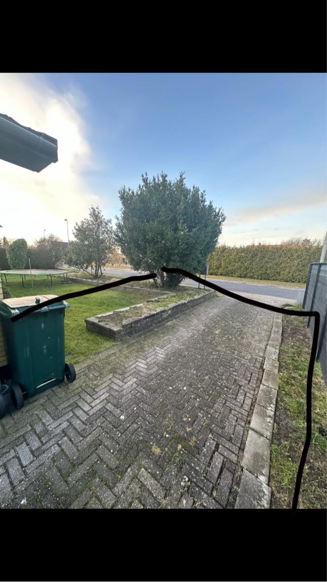 Brolægning. Udskiftning af 50x50x8 fliser.