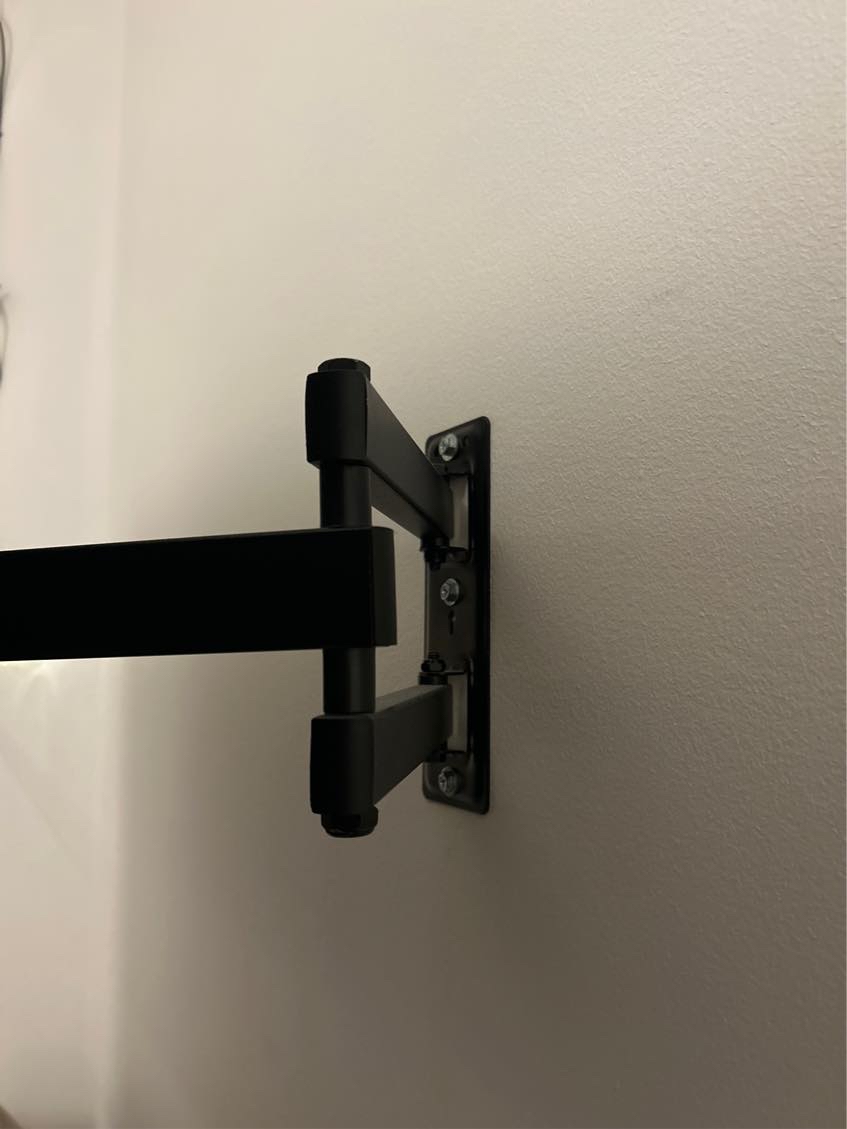 Bore og montering af fjersynsophæng, samt fjersyn