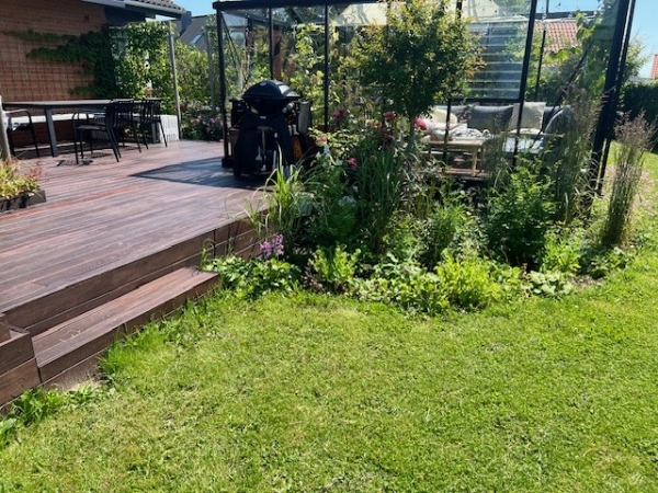 Grave rende langs terrasse