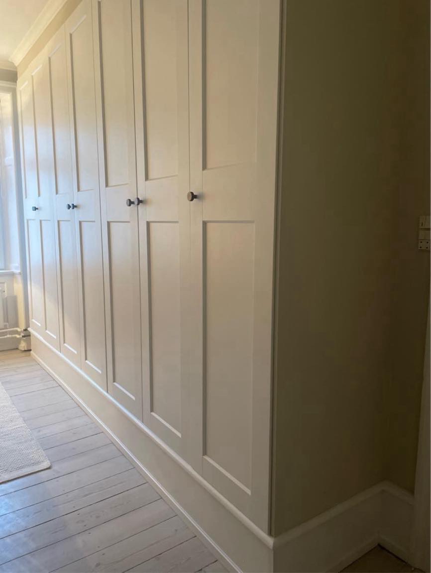 Integrering af IKEA PAX skab i væg