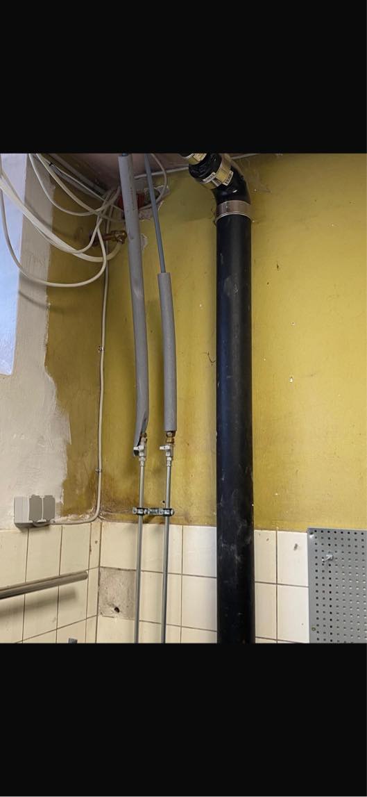 Lægge rør til udtag til vaskemaskine og tørretumbler