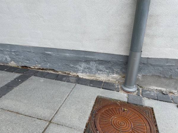 Reparation og maling af sokkel