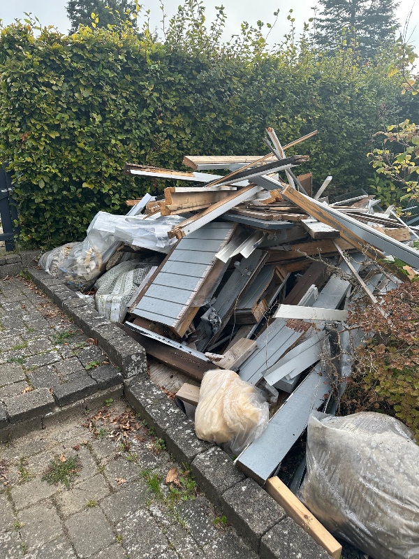 Afhentning af træ mv fra nedrevet udestue