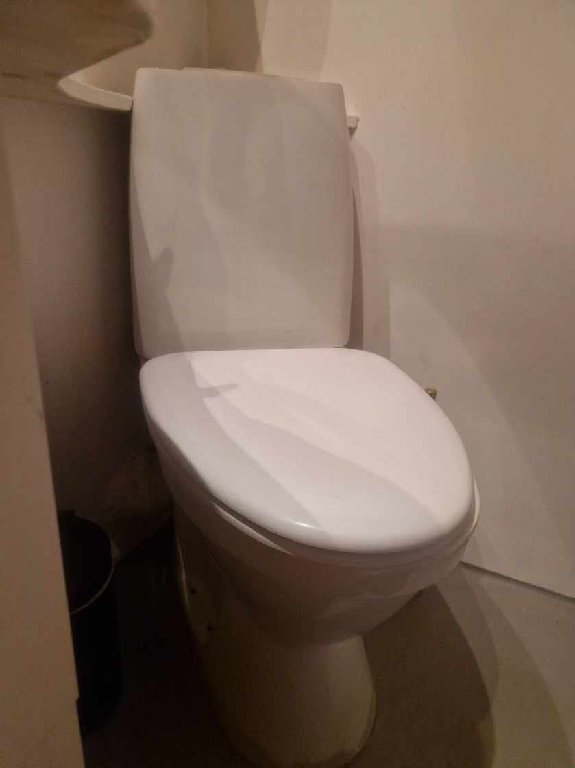 Skift af toilet og brusearmatur, København NV. Toilet og armatur er ikke købt endnu
